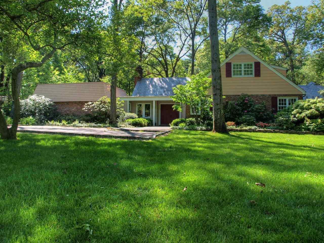 resized-2349823-Front of House1.jpg